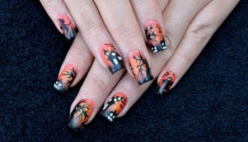 17 Simple Halloween Nails That Are Spectacularly Chic