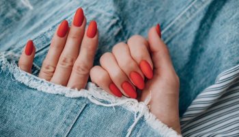 9 Cozy Fall Nail Trends That Will Keep You Warm This Season