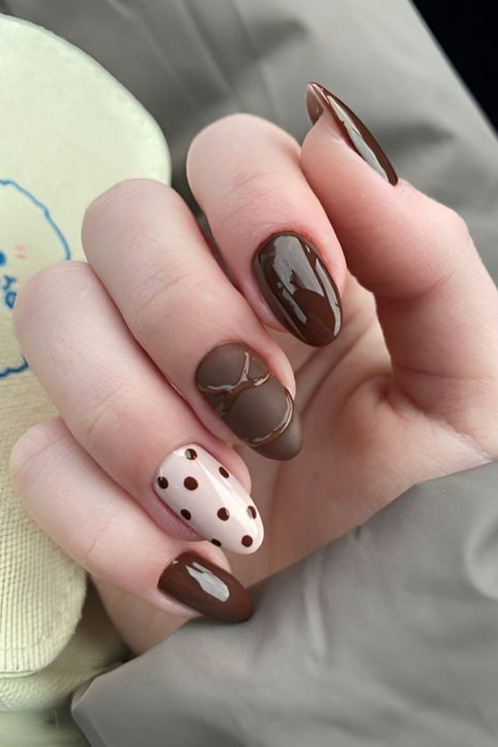 What are Chocolate Milk Nails