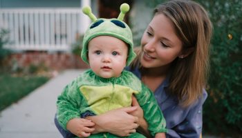 10 Baby Alien Family Costumes That Are Just Too Cute