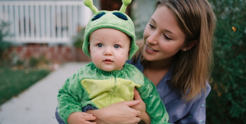 10 Baby Alien Family Costumes That Are Just Too Cute