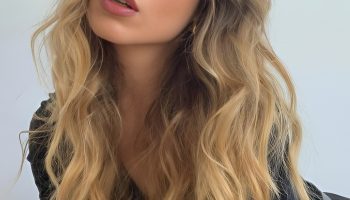 Beachy Texture That Frames the Face Stunningly