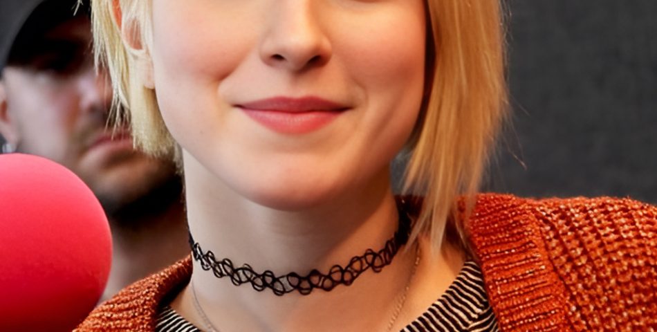 Modern Twist in an Asymmetrical Chin Length Bob
