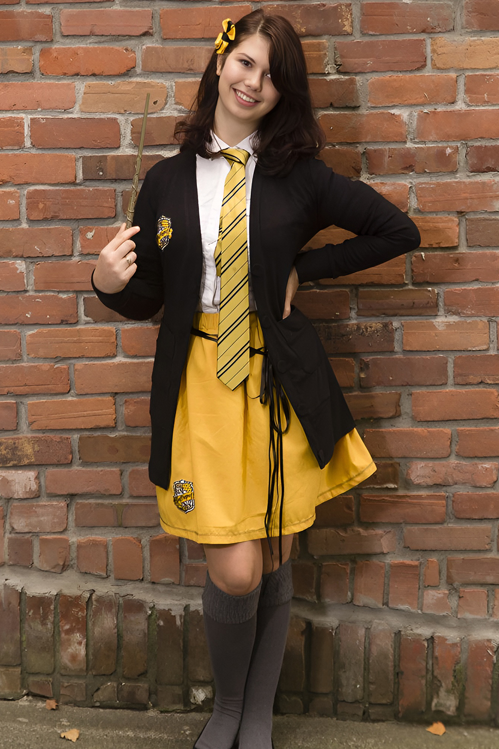 Traditional Hogwarts robes with house crest details, Harry Potter costume