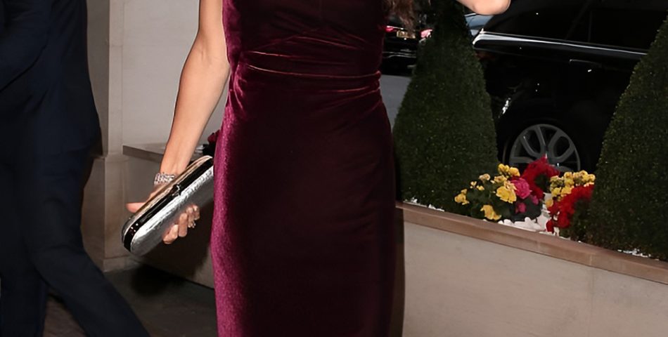 Fancy Velvet Dresses That Steal Winter