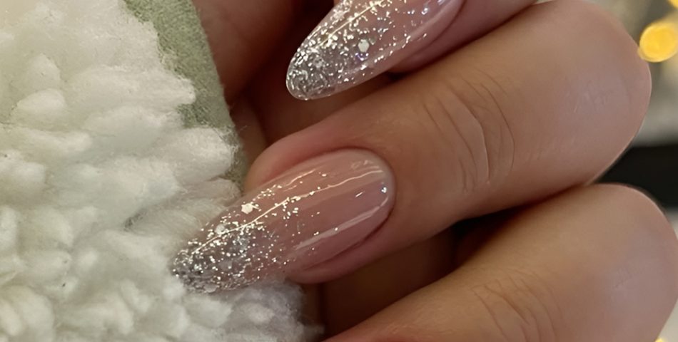 Glitter Gradient Nails That Light Up the Night