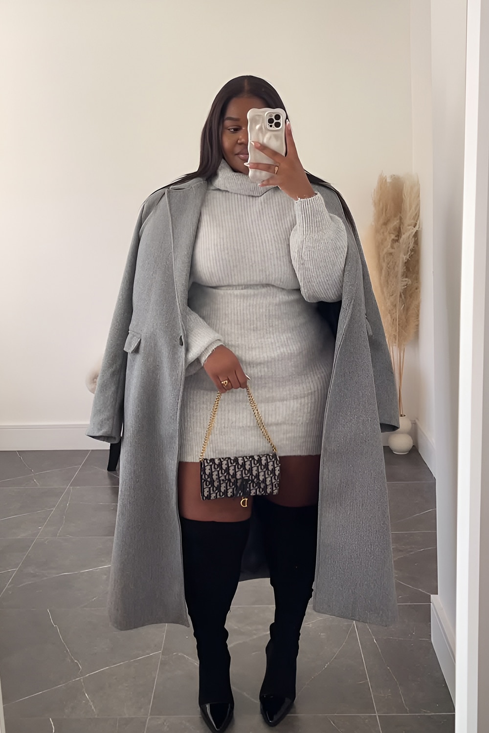 Monochrome Outfits for Streamlined Style