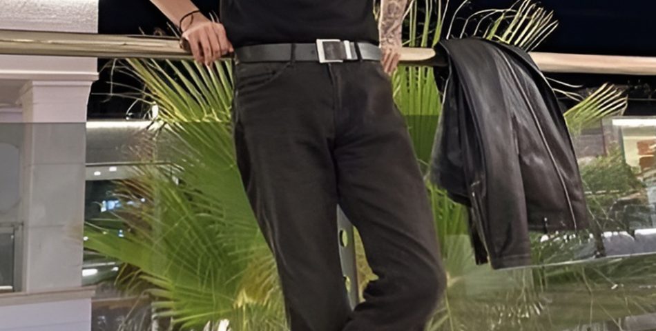 The turtleneck outfit that exudes effortless cool