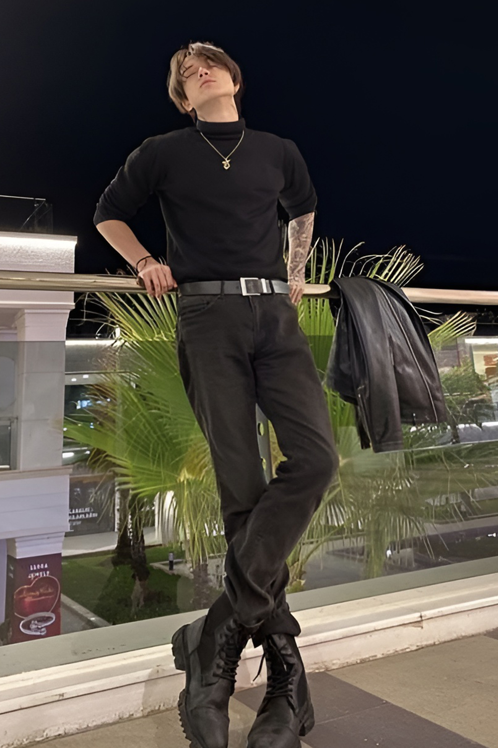 The turtleneck outfit that exudes effortless cool