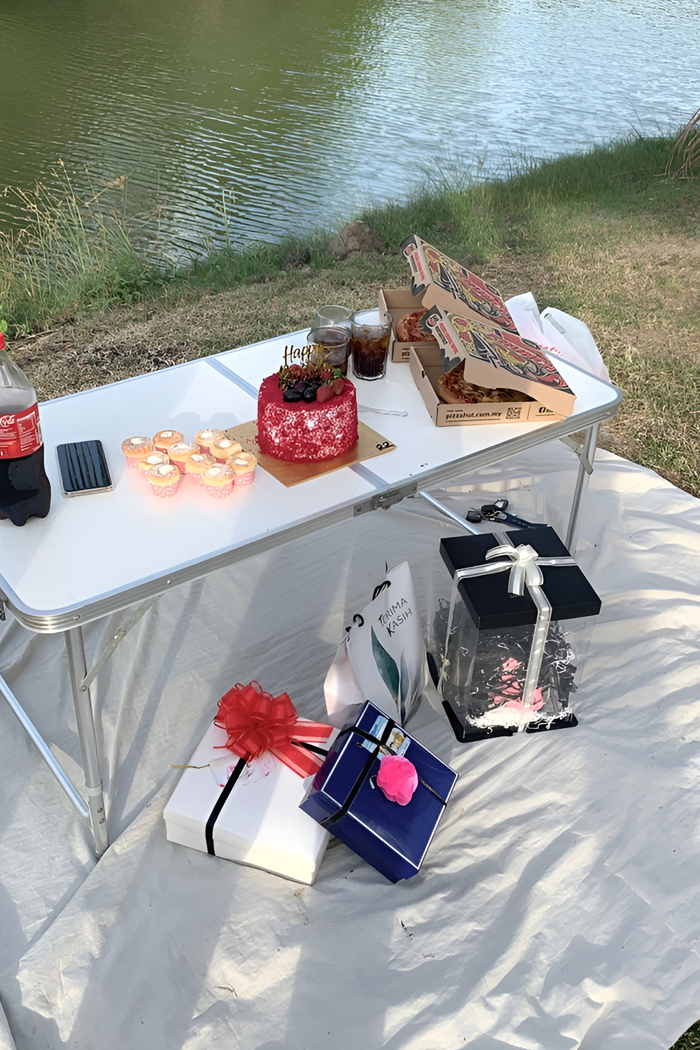 Packing a Relaxing Outdoor Picnic Together